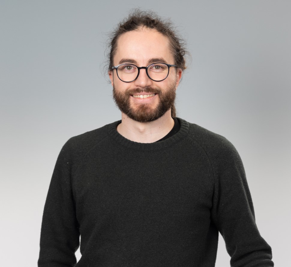 Porträtbild von Dominik Jakubik